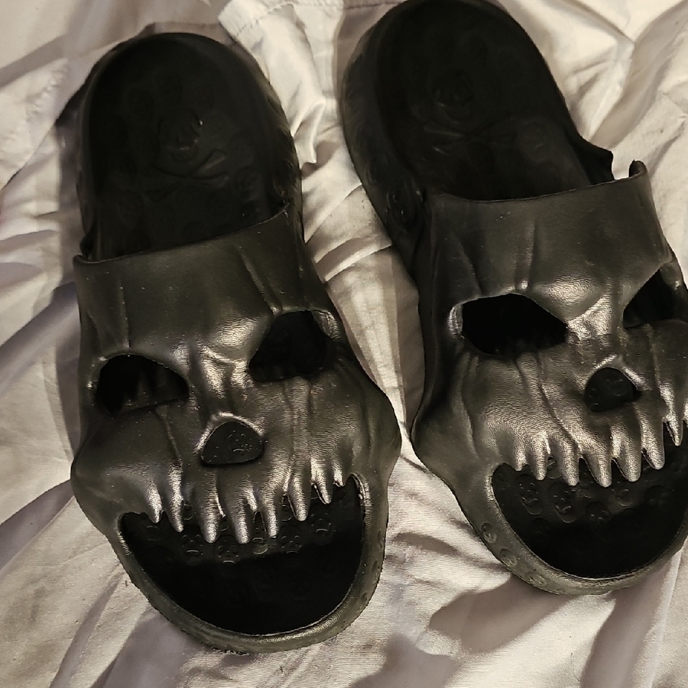 Men's Metallic Skull Slide Sandals